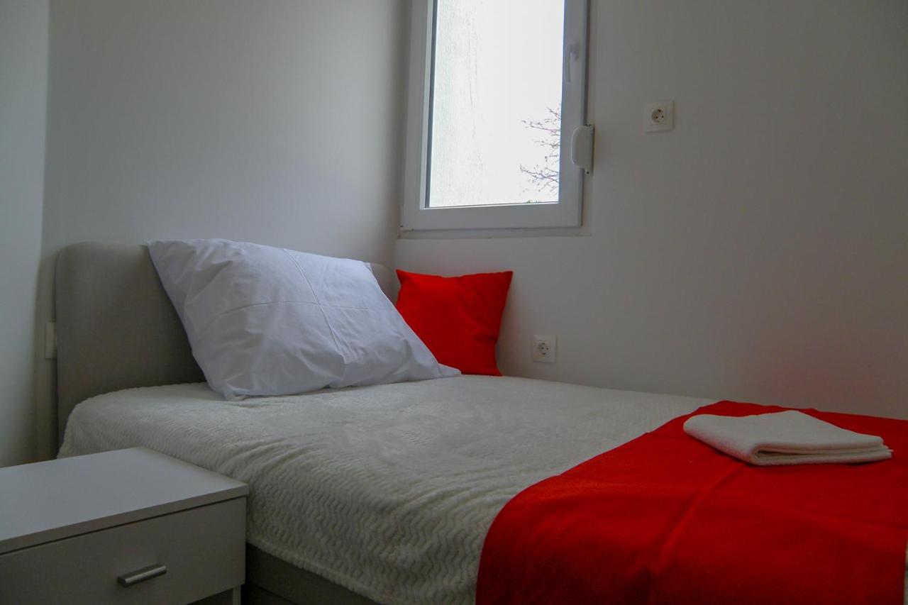 Lada Apartmani Novalja Exterior photo